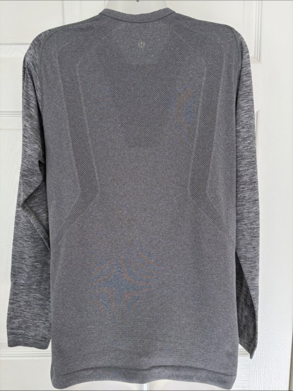 Lululemon athletica Men's Metal Vent Tech Long Sleeve Henley Heather Gray size M - Picture 3 of 12